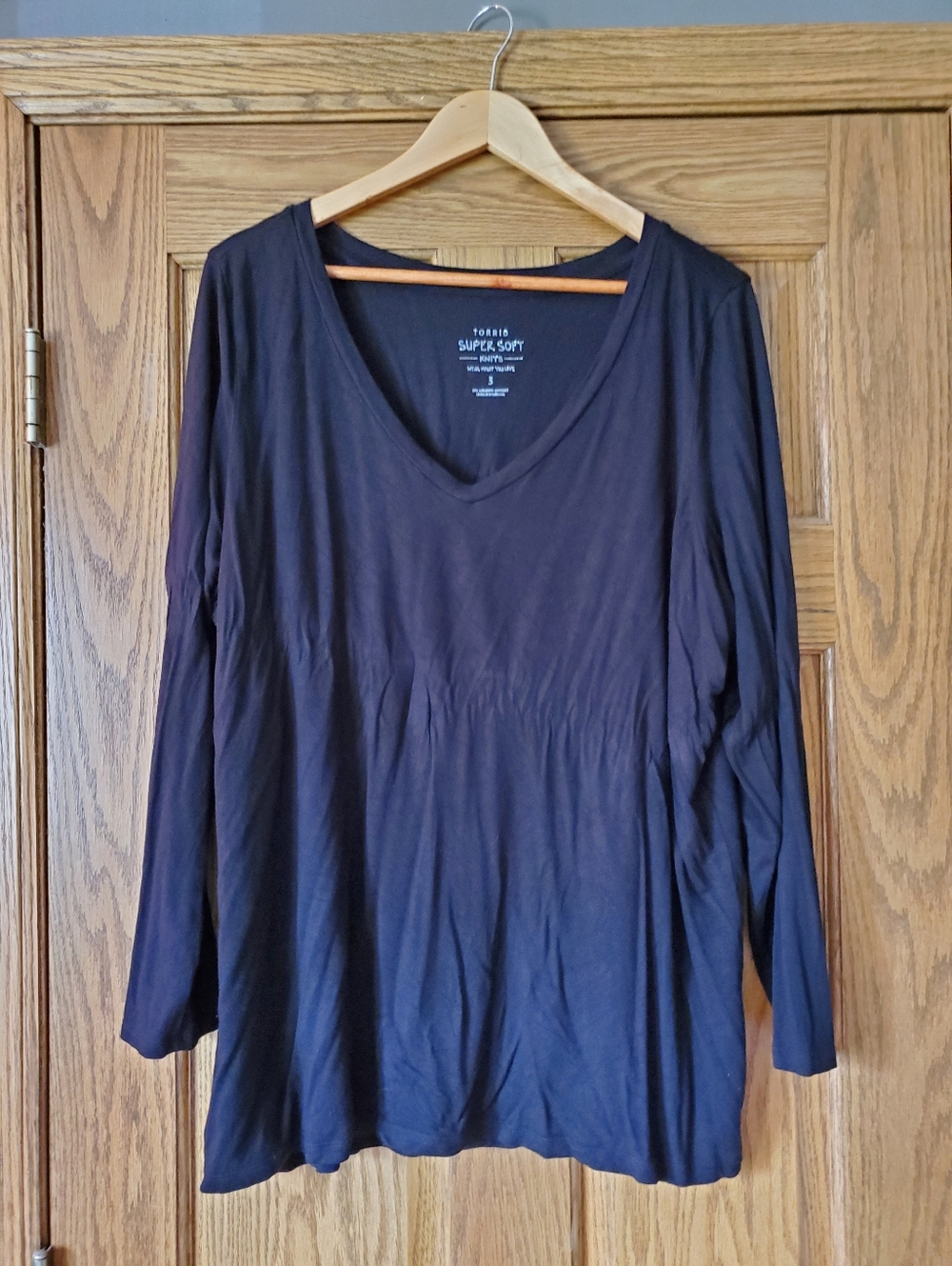 Torrid Black V-Neck Long Sleeve Super Soft Top. Size: 3.